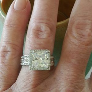 NWT STUNNING COSTUME BLING RING